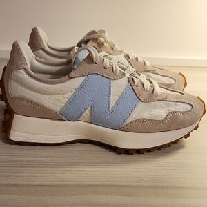 New Balance Women's Sneakers - Blue and Tan